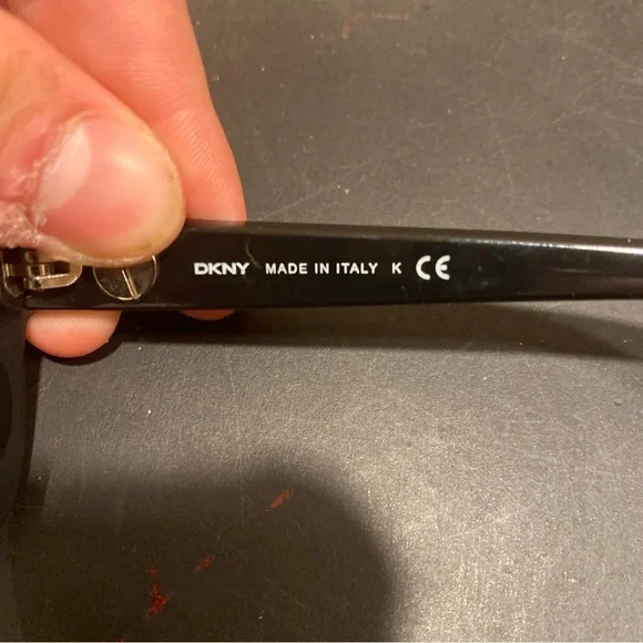 DKNY DY 4087 3540/8D Solid Black 59-16-135 Sunglasses G29/2 - Picture 10 of 10